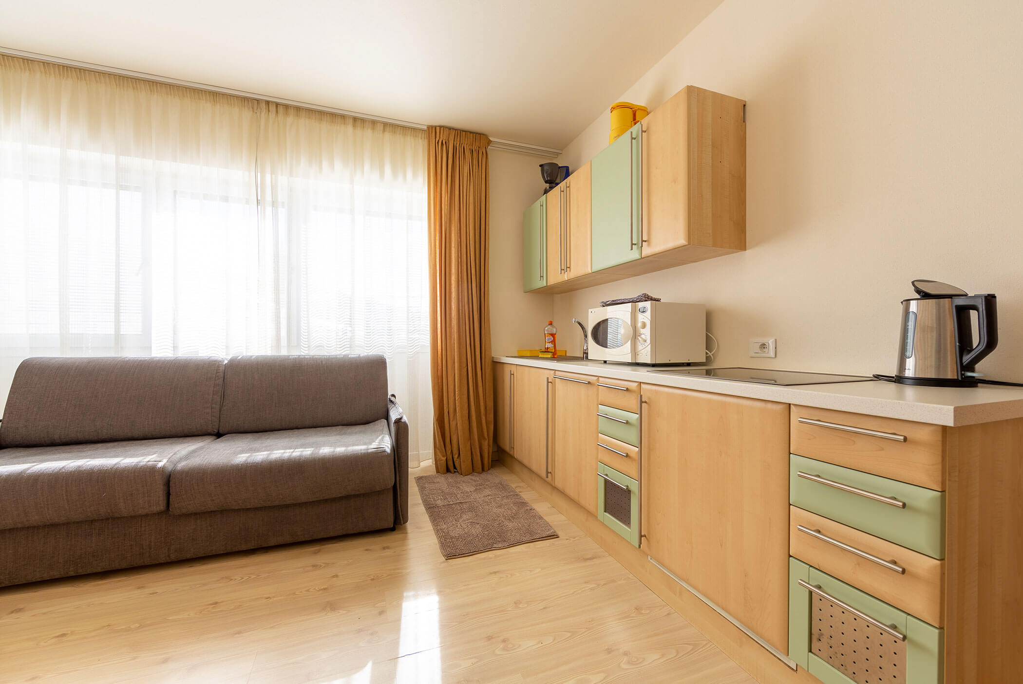 Appartamento - vista interna - cucina e divano - Hotel Amaten