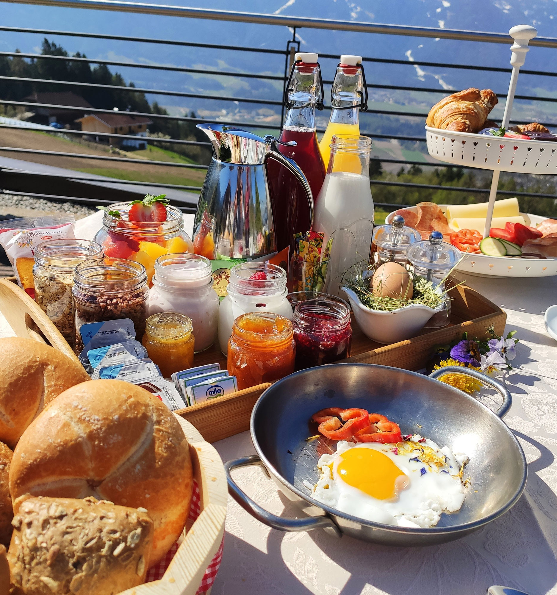 Breakfast buffet in Ameto - Hotel Amaten